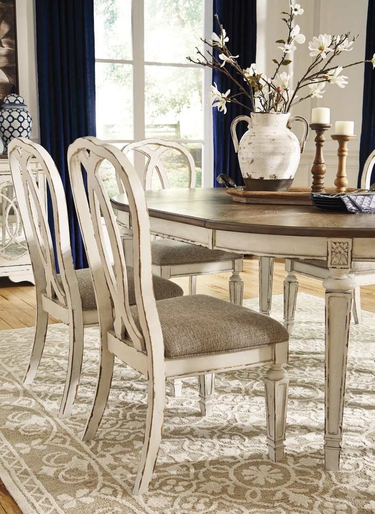 Ashley Realyn Dining Uph Side Chair(2/CN)