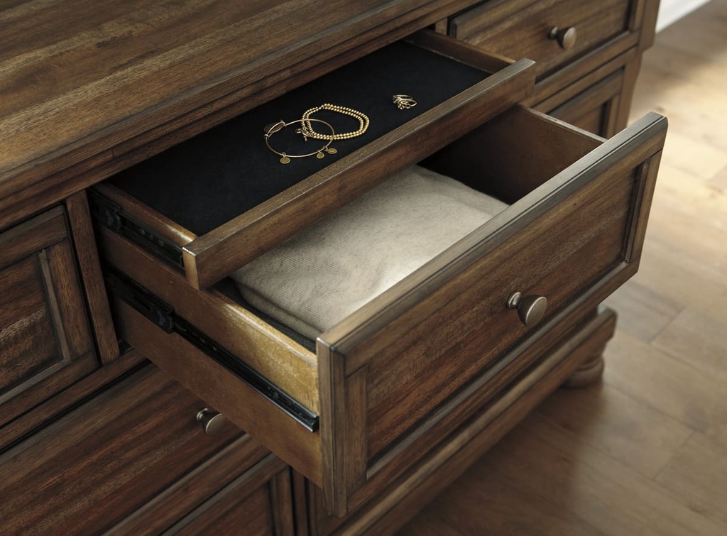 Ashley Flynnter 7 Drawer Dresser